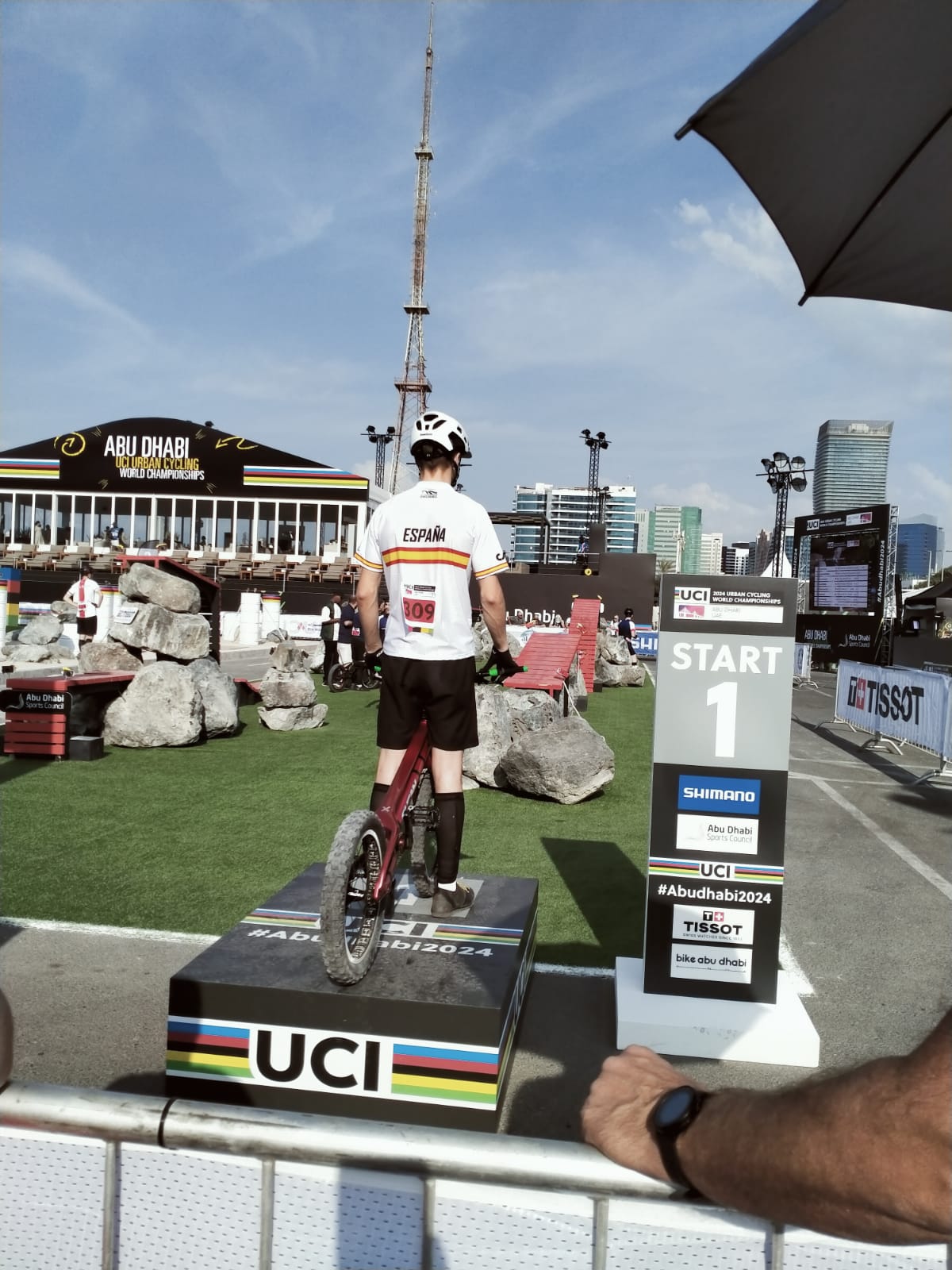 Mikel Azcona, en el Campeonato del Mundo de Trial Bici 2024: Un inicio prometedor con un final agridulce